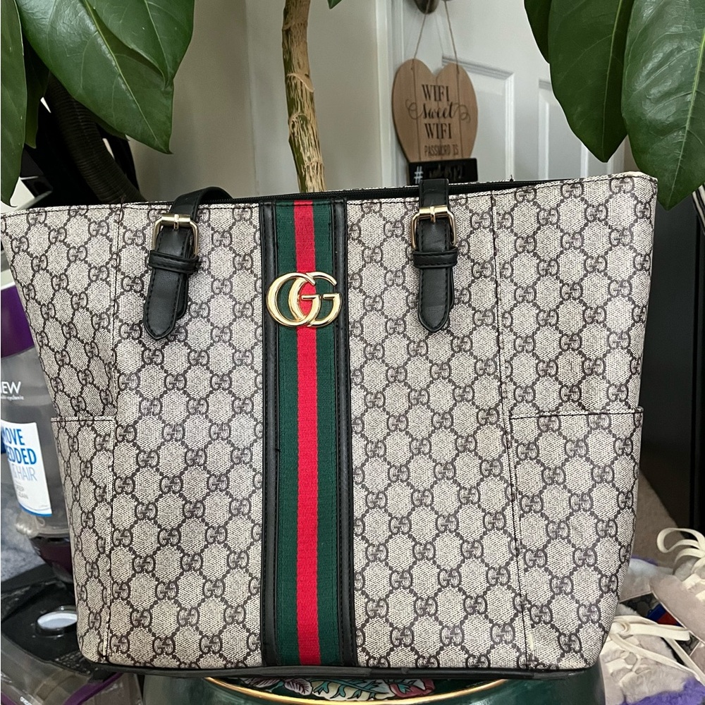 Gucci Cream and Green Tote with Signature Design